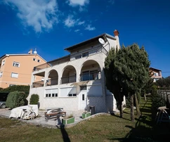 Three-apartment home for sale in Rijeka Martinkovac in Croatia