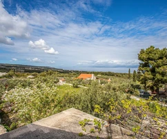 Kamenný dom s výhľadom na more na ostrove Brač na predaj v Chorvátsku