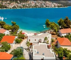 Čiovo,Okrug G., Luxusvilla 280 m2 mit Pool, ZWEITE REIHE ZUM MEER!!!