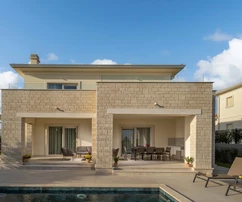 Exklusiv: Prächtige Villa mit atemberaubendem Meer- und Stadtpanorama in Poreč, Istrien.