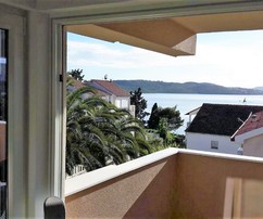 Luxueuse Villa Ciovo avec Piscine Chauffée Près de la Plage à Vendre