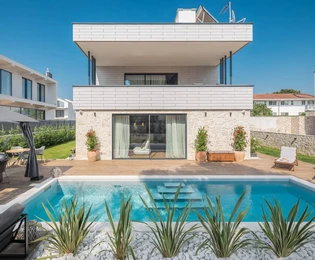 Villa mit Pool im Zentrum von Funtana zu verkaufen in Kroatien