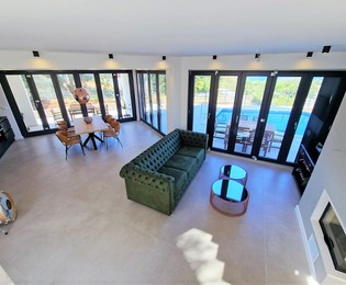 Villa sull'isola di Brac con piscina e vista mozzafiato