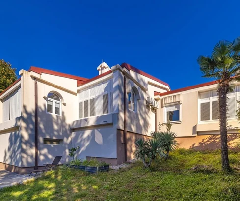 VILLA BIFAMILIARE CON VISTA MARE, A 450 M DALLA SPIAGGIA!
