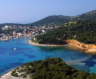 Terreno in prima fila sul mare