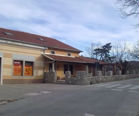 Roč, Istria – Proprietà multifunzionale con ricco patrimonio