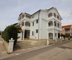Südseite der Insel Vir, Apartmenthaus mit 6 Einheiten