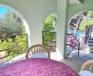 Splendida casa fronte mare in vendita a Ciovo con garage