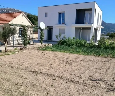 K. Novi, Rudine, casa independiente con anexo y jardín de 550 m2