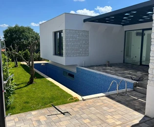 Villa moderna con piscina in vendita a Rovigno in Croazia