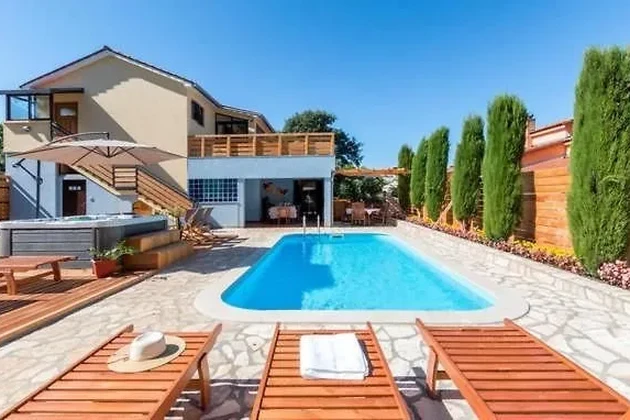 <p>Fedezze fel Isztria, Loborika varázsát – Egy kivételes villa a családi nyugalomért</p>