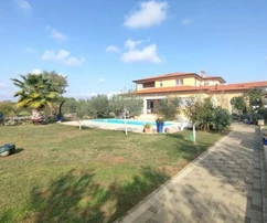 Istria, Vodnjan, Elegant villa with sea views and spacious garden