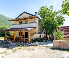 Domaine en pierre avec piscine à vendre à Vrgorac en Croatie