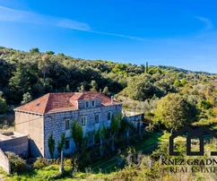 Straordinaria villa in pietra fatta a mano sull'isola di Šipan