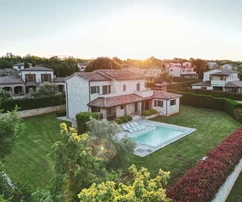Autentica villa in pietra in vendita a Sveti Lovreč in Croazia