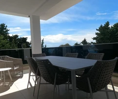 Appartamento con due camere da letto con vista mare in vendita a Novalja in Croazia