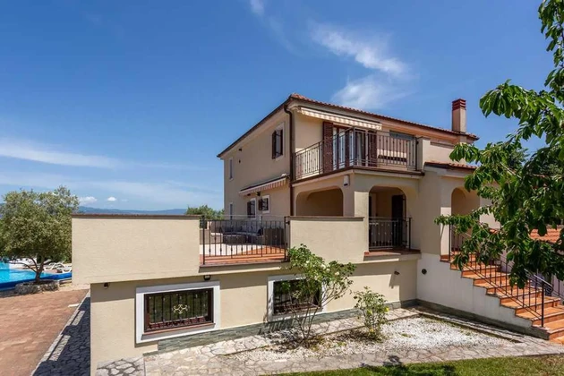 Krk, Dobrinj, villa rustique avec piscine chauffée de 60 m², jacuzzi, sauna et salle de sport