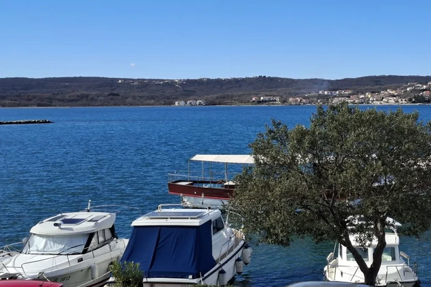 OLD STONE SEMI-DETACHED HOUSE WITH STARTED RENOVATION, FIRST ROW TO THE SEA!