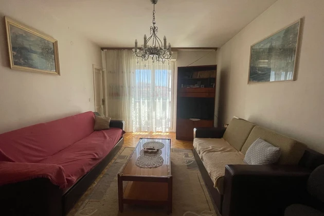 Split, Kman, piso de tres habitaciones 84 m², necesita reforma, 6º piso, s-e