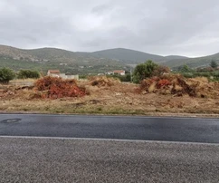 Trogir, Plano, Baugrundstück 1290 m2, direkt an der Straße, Meerblick