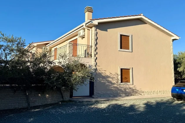 MAISON MITOYENNE ATTRAYANTE AVEC PISCINE ET VUE SUR LA MER, DANS UN ENDROIT CALME !