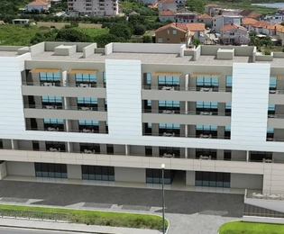 Trogir, Dreizimmerwohnung mit 91 m² im dritten Stock mit Meerblick
