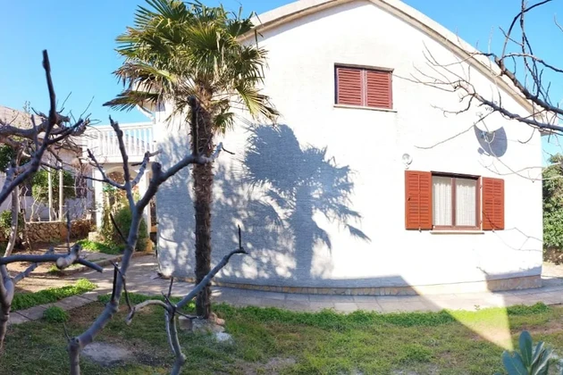 Vir, Zadar – Útulný dom so záhradou v tichej lokalite