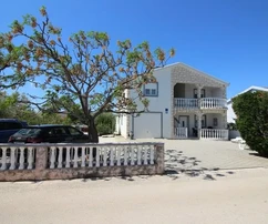 Beautifully renovated property with two apartments, garage and yard