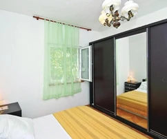 Čiovo, Mastrinka, dom s piatimi bytovými jednotkami