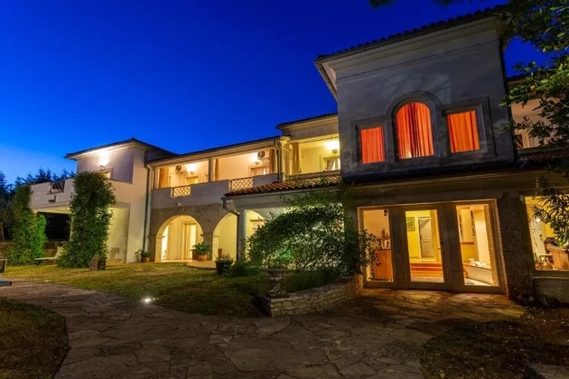 Istria, Rakalj: Villa de lujo con piscina y jardín