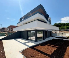 NOVÝ BYT SO ZÁHRADOU, NA ATRAKTÍVNOM MIESTE, 400 M OD MORA!