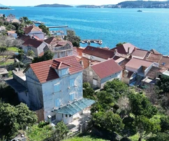 Einfamilienhaus in Orebić, nur 60 Meter vom Meer entfernt, steht zum Verkauf in Kroatien