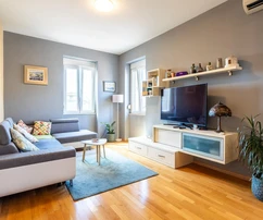 Split, Manus, geräumige Dreizimmerwohnung im Zentrum, renoviert 2020.