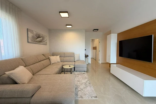 Istria, Poreč, moderný byt na 1. poschodí kvalitnej novostavby, vynikajúca lokalita