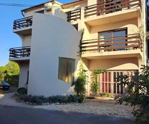 Casa de apartamentos en venta en Sukošan