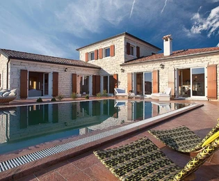 Villa di lusso con piscina in vendita a Svetvinčenat in Croazia