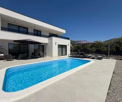 Luxusná vila s výhľadom na more - bazén, veľká záhrada