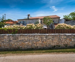 Kanfanar, Istria: Elegante villa in pietra ristrutturata in vendita