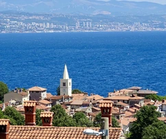 Priestranný dvojizbový byt na predaj v Lovrane v Chorvátsku