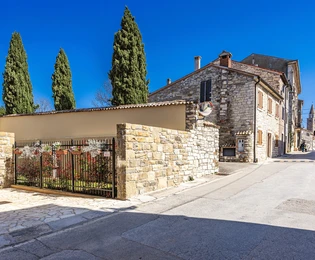 Istra, Buje – Renovirana kamena kuća s vrtom