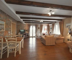 Impozantná vila na predaj v Starom Grade v Chorvátsku