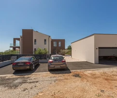 Casa familiar con piscina en venta en Poreč, Croacia