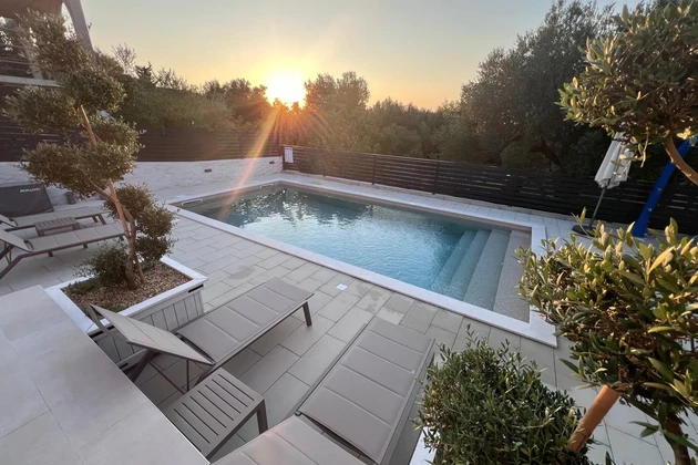 Freistehendes Einfamilienhaus mit Pool auf Pašman zu verkaufen in Kroatien