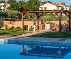 Istria, Poreč: Willa z 7 apartamentami, dużym basenem i widokiem na morze
