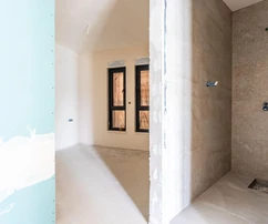 Omiš, két hálószobás lakás kerttel, második sor a tengertől