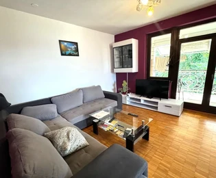 APPARTEMENT MEUBLÉ DANS UN EMPLACEMENT ATTRACTIF, À 200 M DE LA MER !