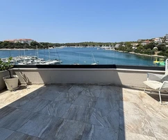 Medulin, Pjescana Uvala, exklusives Penthouse in erster Meereslinie