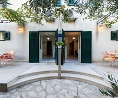 Casa familiare con appartamenti in vendita a Bol in Croazia