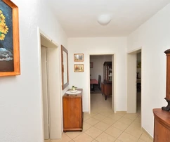 Vodice - opportunité ! Appartement sur l'ensemble de l'étage aménagé en 3 appartements