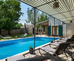 Pazin, Istria – Villa in pietra ristrutturata con piscina